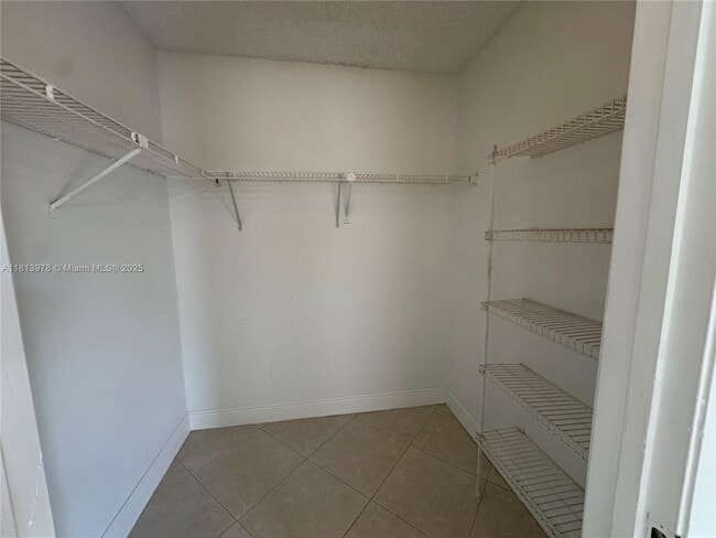 Building Photo - 9999 Summerbreeze Dr