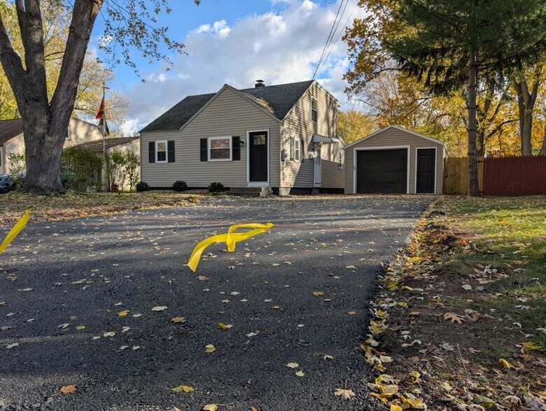 Building Photo - 125 Maple Manor Dr