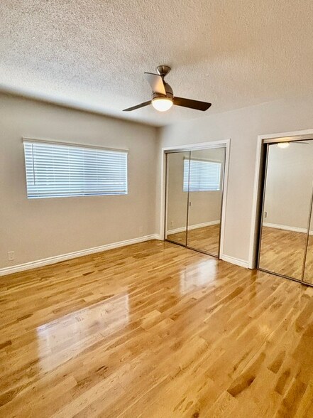 Building Photo - 2488 Beachwood Dr