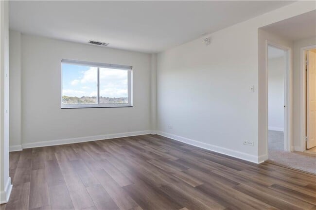 Building Photo - 1501 Clairmont Rd