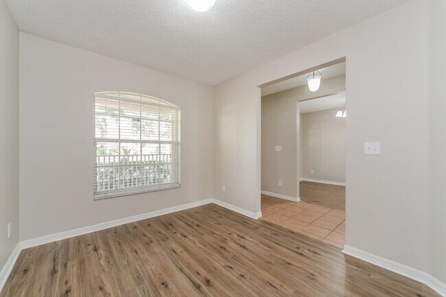 Building Photo - 214 Pleasant Hill Dr