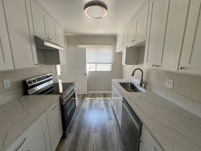 Building Photo - 2 Bedroom, 2 Bathroom Home