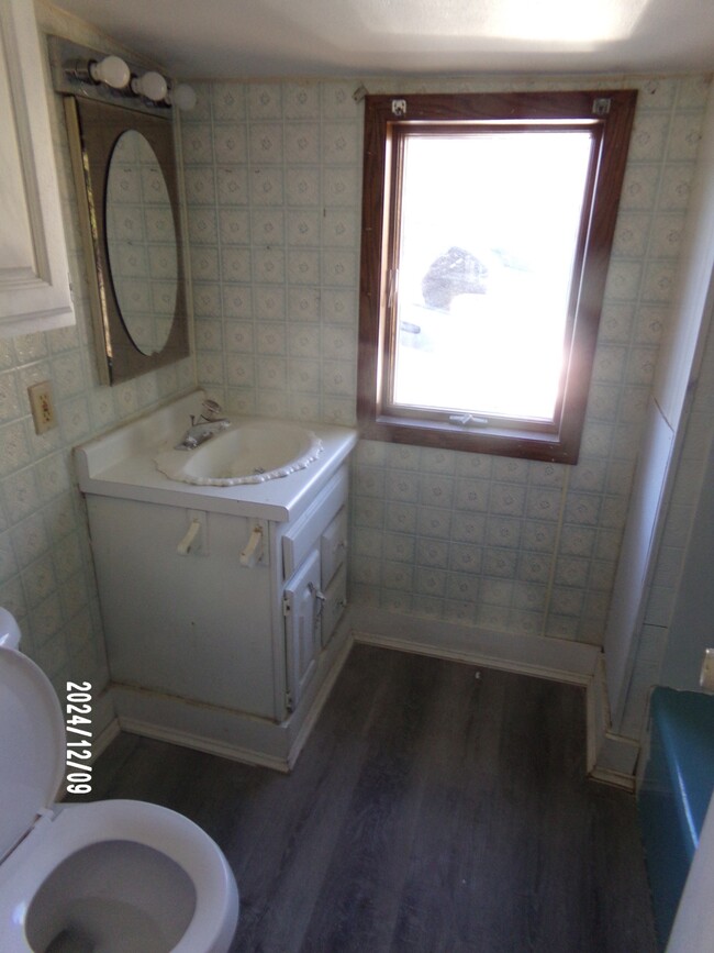 Bathroom - 927 Liberty St