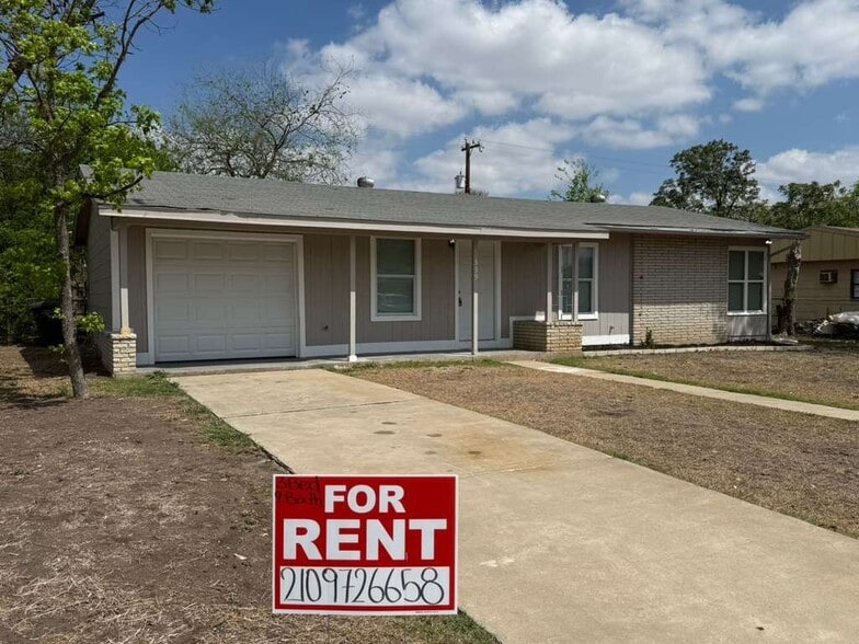 Building Photo - 339 Brettonwood Dr