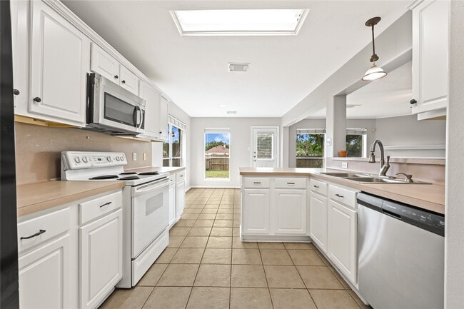 Building Photo - 3115 Glenthorpe Ln