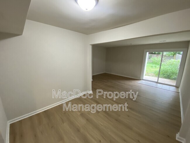 Building Photo - 531 Olde Greenwich Cir