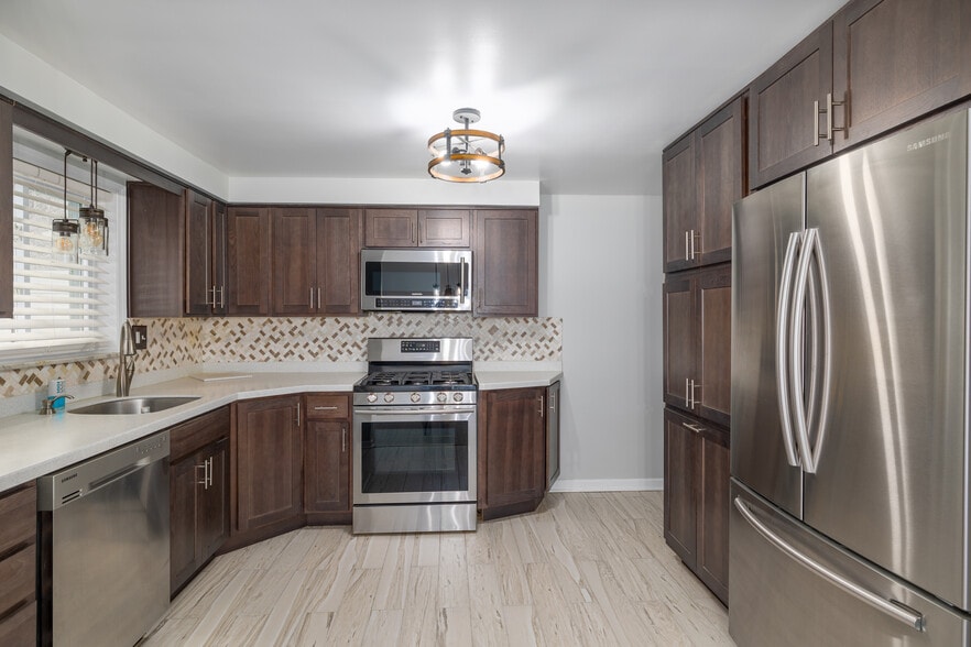 kitchen - 108 Preston Dr