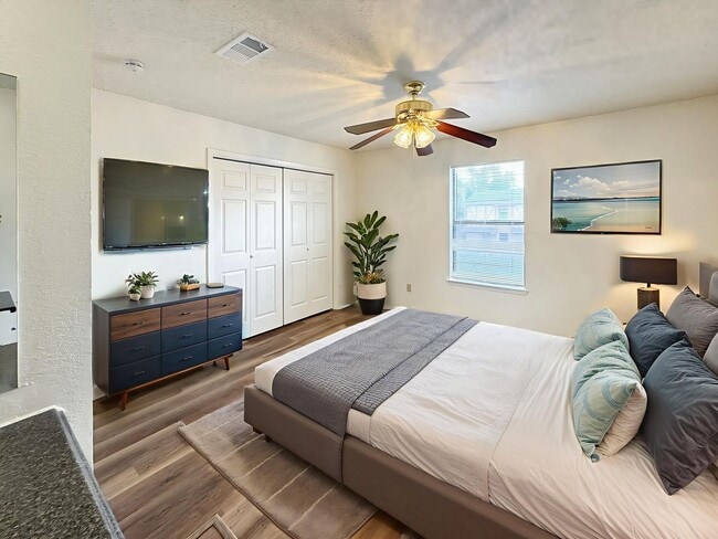 Building Photo - Bright & Stylish 2-Bedroom Retreat in a Prime Arlington Location