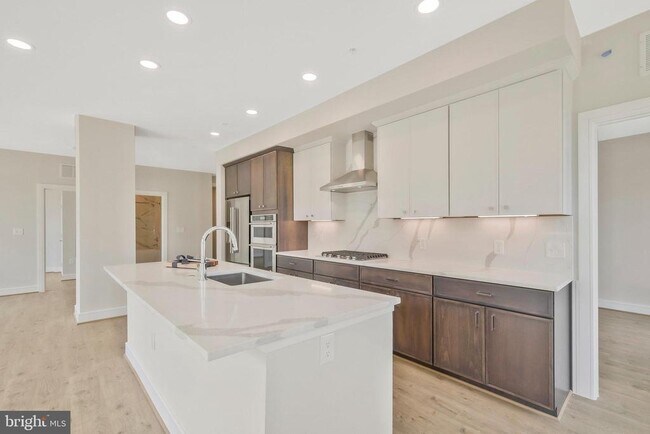 Building Photo - 635 Slaters Ln