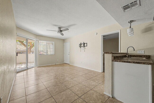 Building Photo - 1720 E Thunderbird Rd