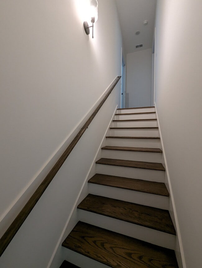 Building Photo - 514 Mdw Crst Cir