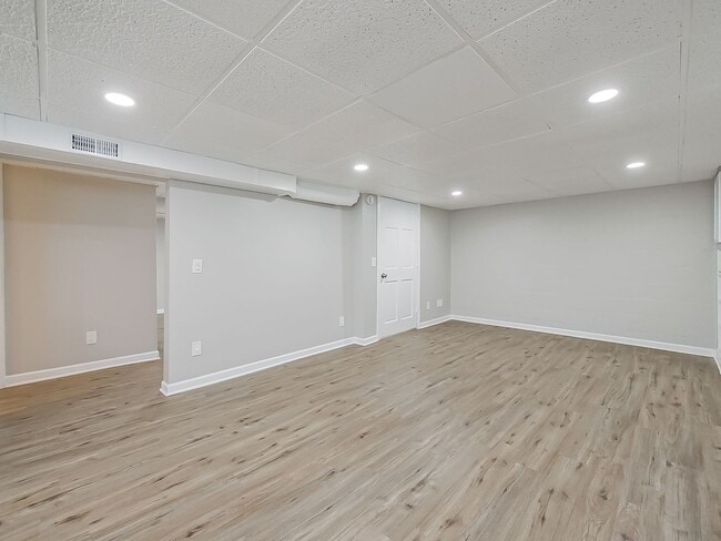 Building Photo - 3170 Dixie Hwy