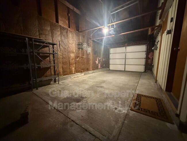 Building Photo - 5008 Valley Ln