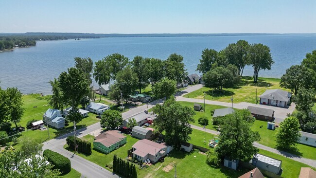 Building Photo - **Furnished Winter Rental** - Sackets Harbor