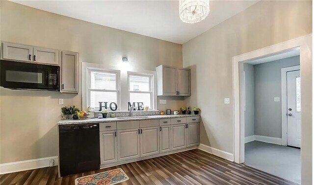 Building Photo - Welcome to this charming 3-bedroom, 2-bathroom home located in the vibrant city of Concord, NC.