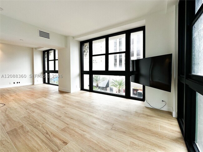 Building Photo - 111 E Flagler St
