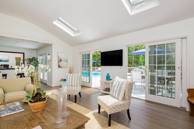 Building Photo - 25 High Point Rd