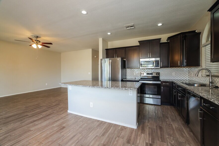 Building Photo - 3638 E Flamingo Way