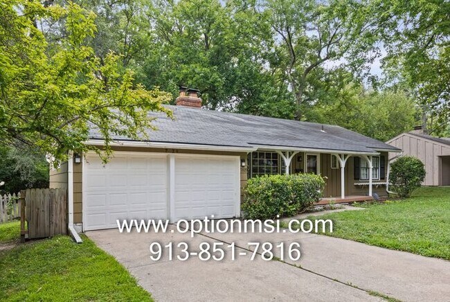 Building Photo - Prairie Village Beauty