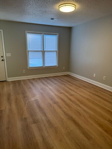 Building Photo - 1439 Bailey Cir