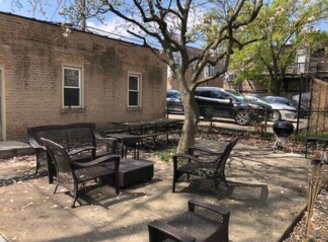 Backyard/Patio - 4344 N Albany Ave
