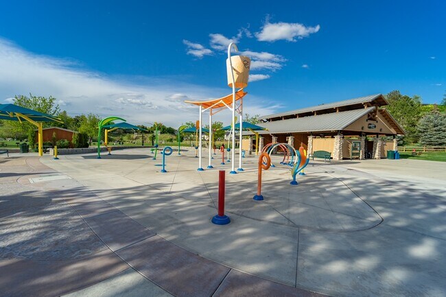 Building Photo - 2592 E Blackstone Dr