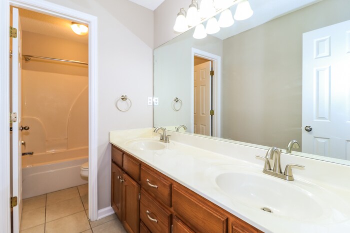 Building Photo - 2402 Mason Dr