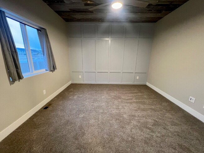 Building Photo - 3 Bedroom New Build Available Now!