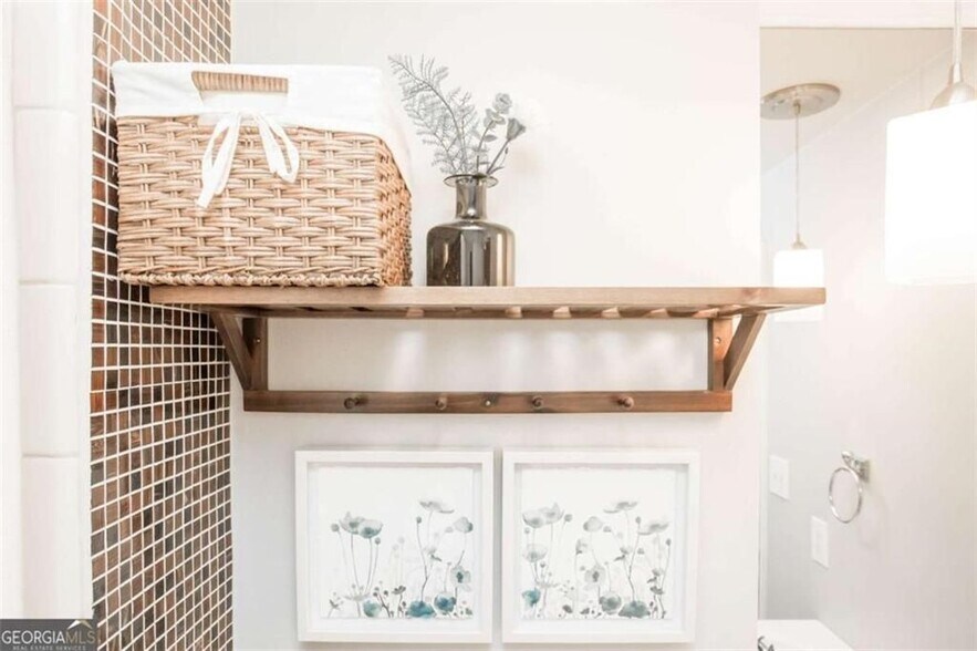 Building Photo - 952 Myrtle St NE