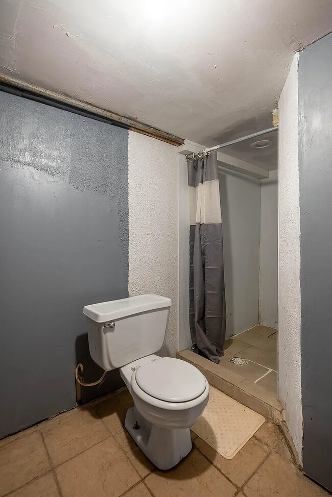 Building Photo - 411 Voorhis St