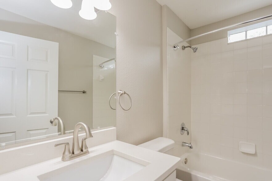 Building Photo - 6637 Cambridge Park Dr
