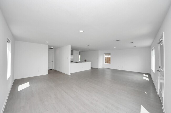 Building Photo - 3012 Sunrise Dr