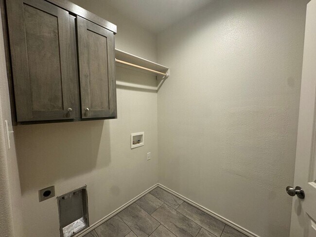 Building Photo - 3Bed/ 2Bath Available Now- in Lubbock coop...