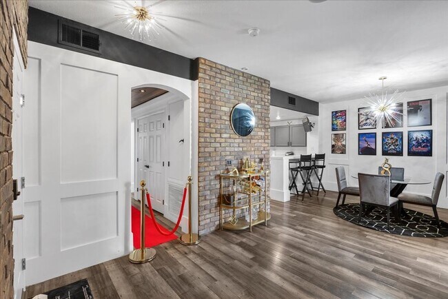 Building Photo - 10809 Garden Mist Dr