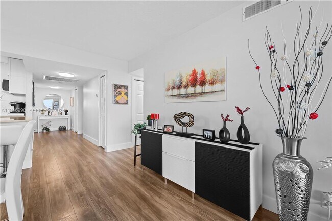 Building Photo - 2661 S Course Dr