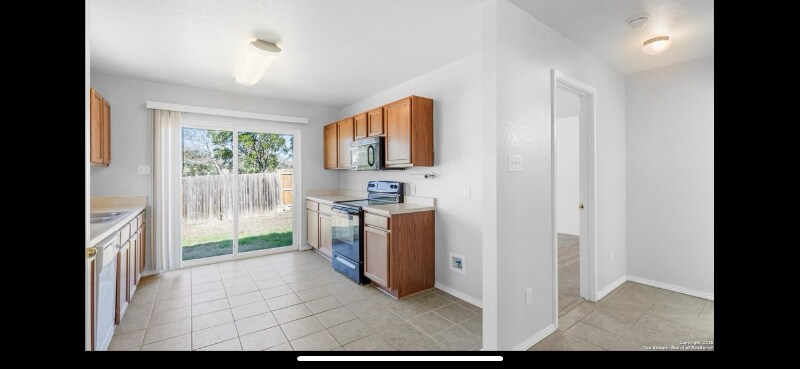 Building Photo - 9679 Acadian Dr