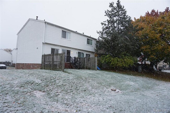 Building Photo - 37680 Charter Oaks Blvd