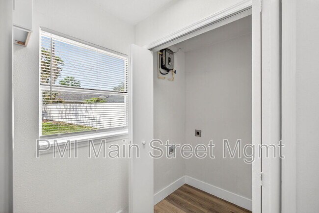 Building Photo - 1098 Leeway Ct