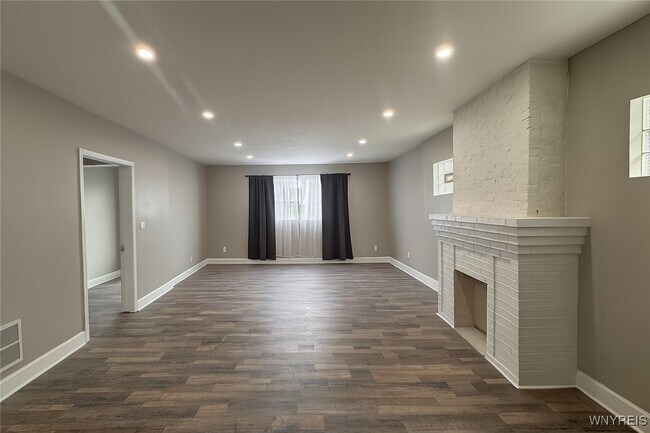 Building Photo - 1133 Hertel Ave