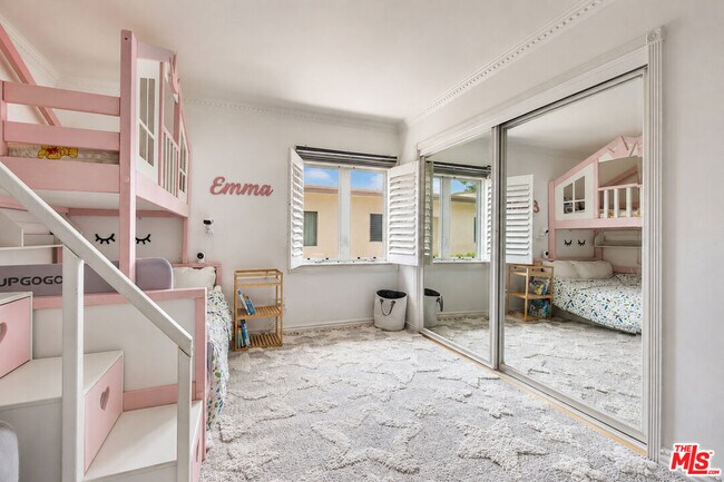 Building Photo - 4733 La Villa Marina