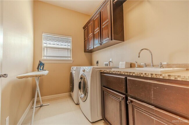 Building Photo - 45 Monroe Ave