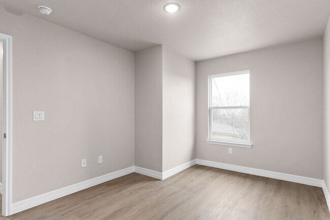 Building Photo - 804 White Meadow Ln