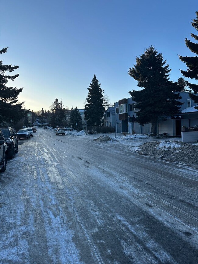 Building Photo - 521 N St