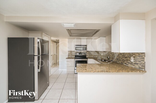 Building Photo - 10905 Kingsbridge Rd