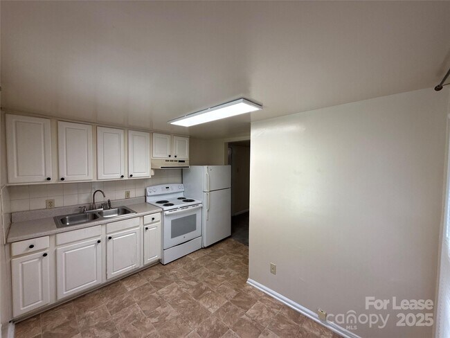 Building Photo - 1433 Pecan Ave