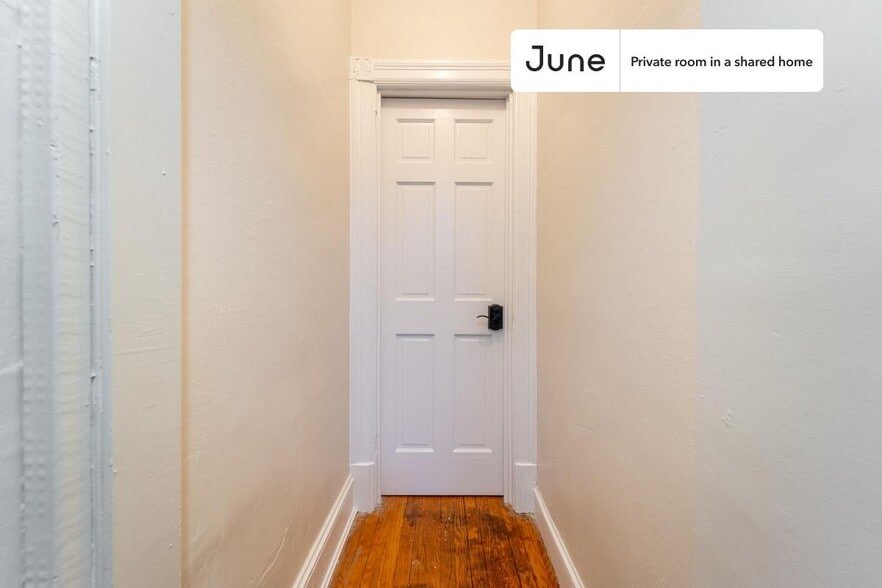 Building Photo - Room in Shared 2 bed/1 bath home in Columbia Heights
