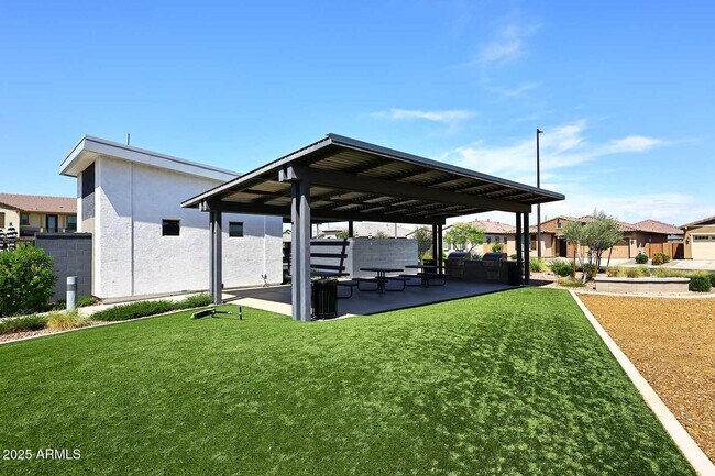 Building Photo - 2516 E King Bird Dr