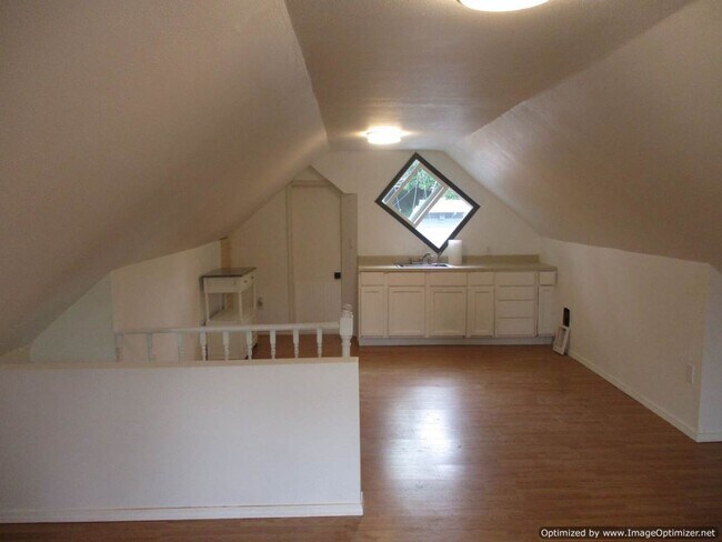 Building Photo - North Tacoma Home with Old World Charm