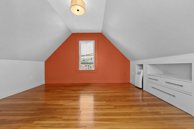 Building Photo - 9 Kingman Rd