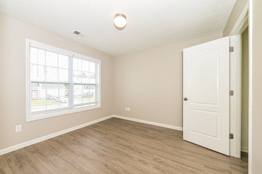 Building Photo - 215 Greenland Dr
